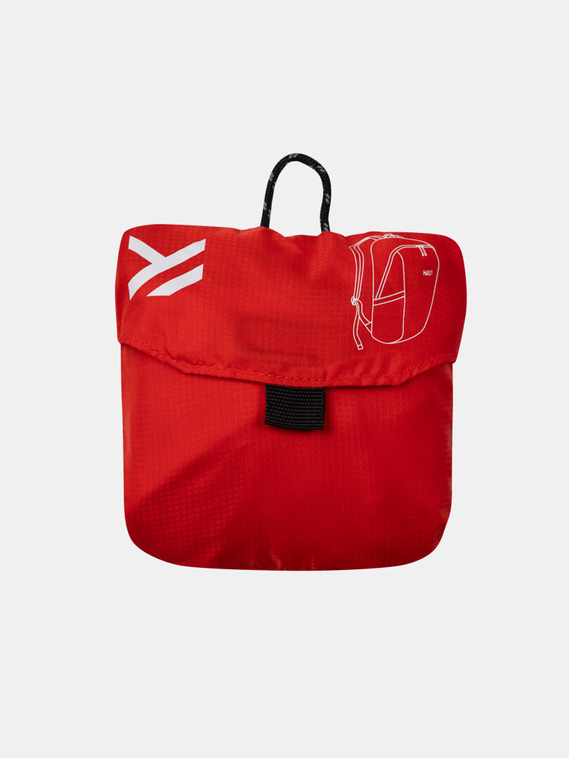 Der Halti Streetpack Rucksack ist rot mit schwarzem Griff, weißer Grafik und Riemenverschluss auf einem schlichten, hellen Hintergrund.