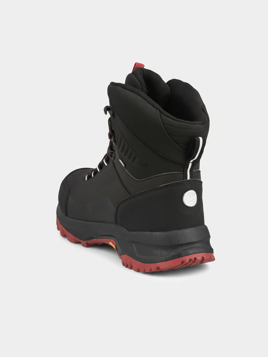 Ein Halti Rorvik Herren Mid DrymaxX Wanderschuh in schwarz mit roten Akzenten, Vibram Sohle, von hinten gezeigt.