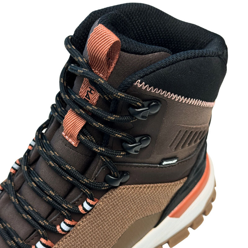Nahaufnahme des Wanderschuhs Halti Kajava DrymaxX Schuhe Damen mit schwarz-orangen Schnürsenkeln, Metallösen und strukturiertem Obermaterial.