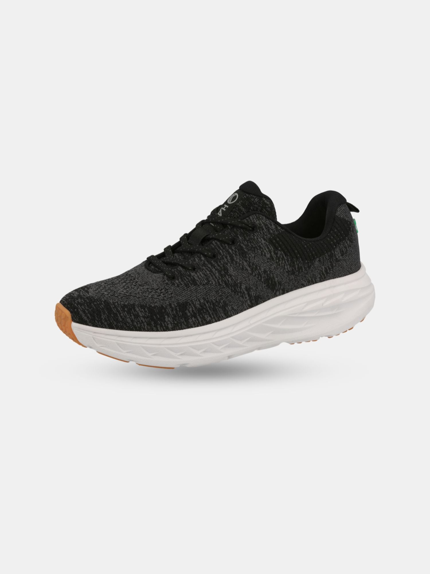 Der Stem Sneaker Herren von Halti: schwarzer nachhaltiger Sneaker mit weißer Sohle und braunem Detail aus Algenfasern.