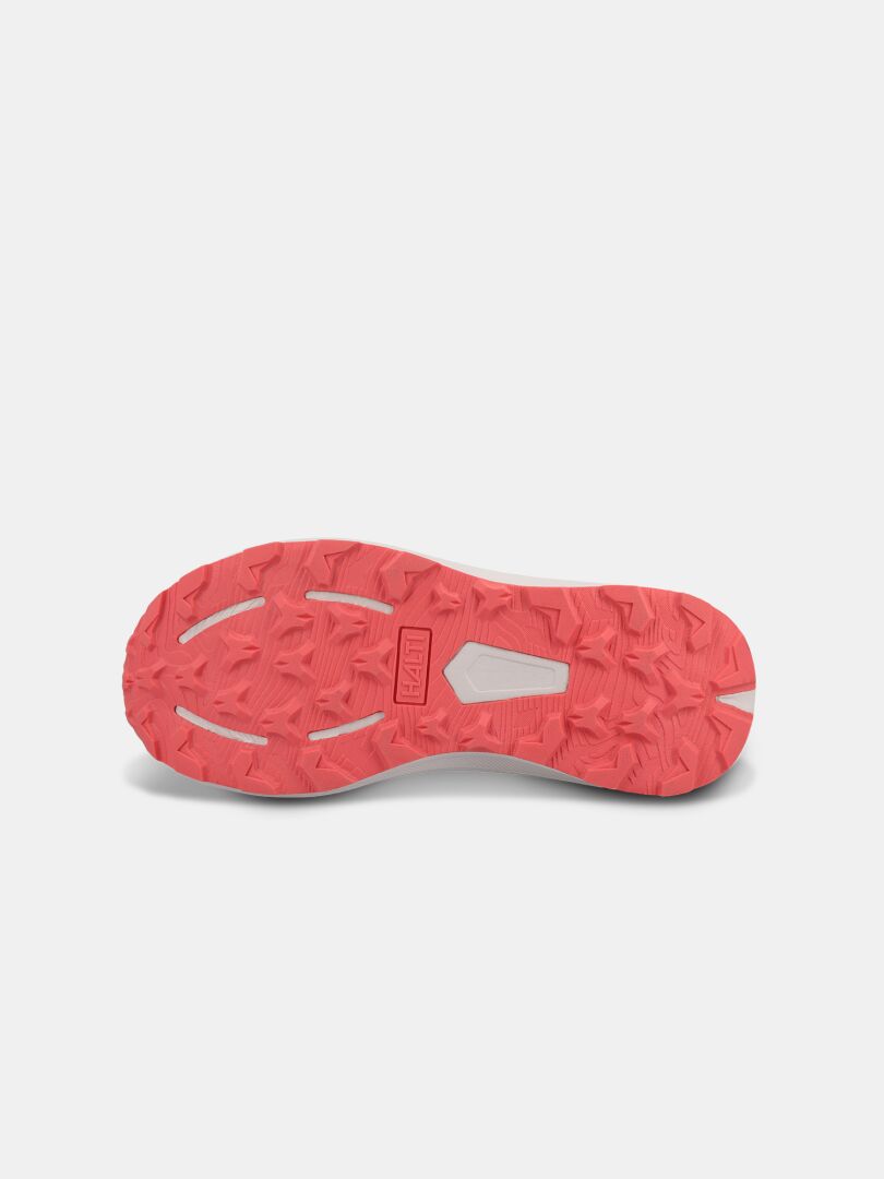 Die Halti Rapid DX Mid Outdoor Schuhe Damen haben eine rosafarbene Gummisohle mit strukturiertem Profil, die auf weißem Hintergrund abgebildet ist.