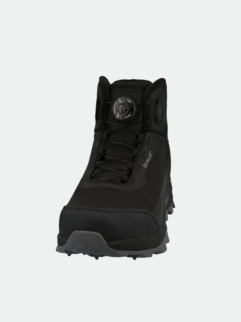 Ein einzelner schwarzer Halti Yukon Mid 2 DX Freelock Spike Schuh mit hohem Knöchel und dickem Profil, von vorne gesehen.