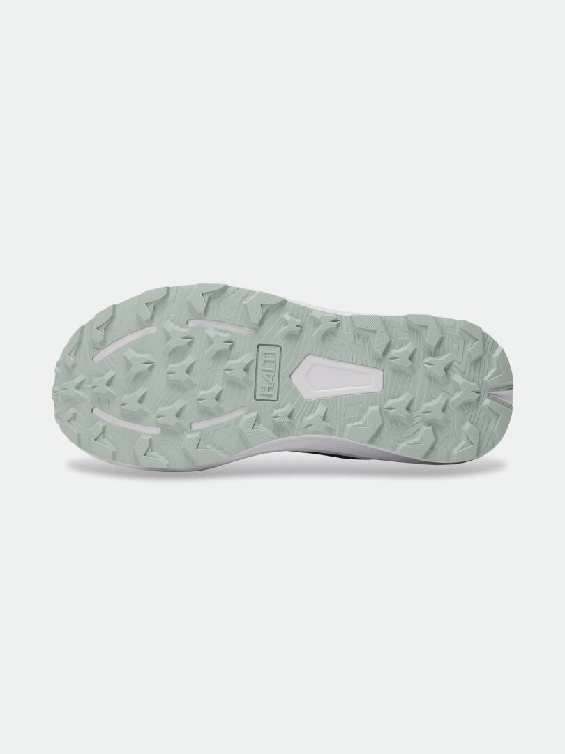 Ansicht der Sohle des Halti Rapid 2 Sneaker Herren von unten, die tiefe, unregelmäßige Profilrillen für hervorragende Traktion im Gelände aufweist.