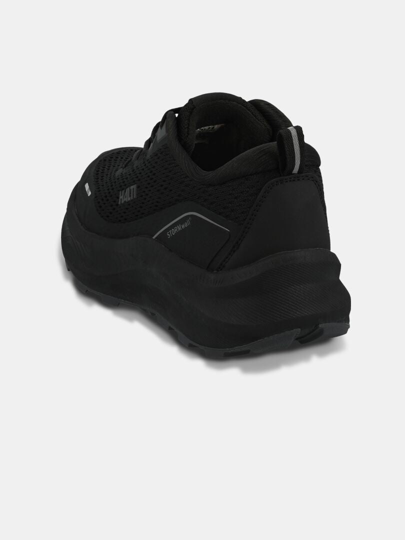 Der Halti Rapid 2 Sneaker Damen, schwarz, wasserabweisend, aus der Rückansicht vor weißem Hintergrund.