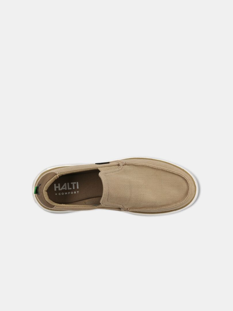 Halti Lido Canvas Schuhe Herren in Tan mit weißer Sohle, Ansicht von oben, mit Halti Comfort Branding auf der Innensohle.