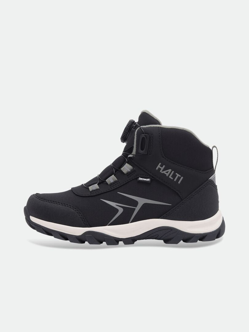 Schwarze Halti Tribe Dada DX Outdoor-Schuhe für Kinder, High-Top-Modell mit wasserdichter Membran, Drehverschluss-Schnürsystem und profilierter Sohle.