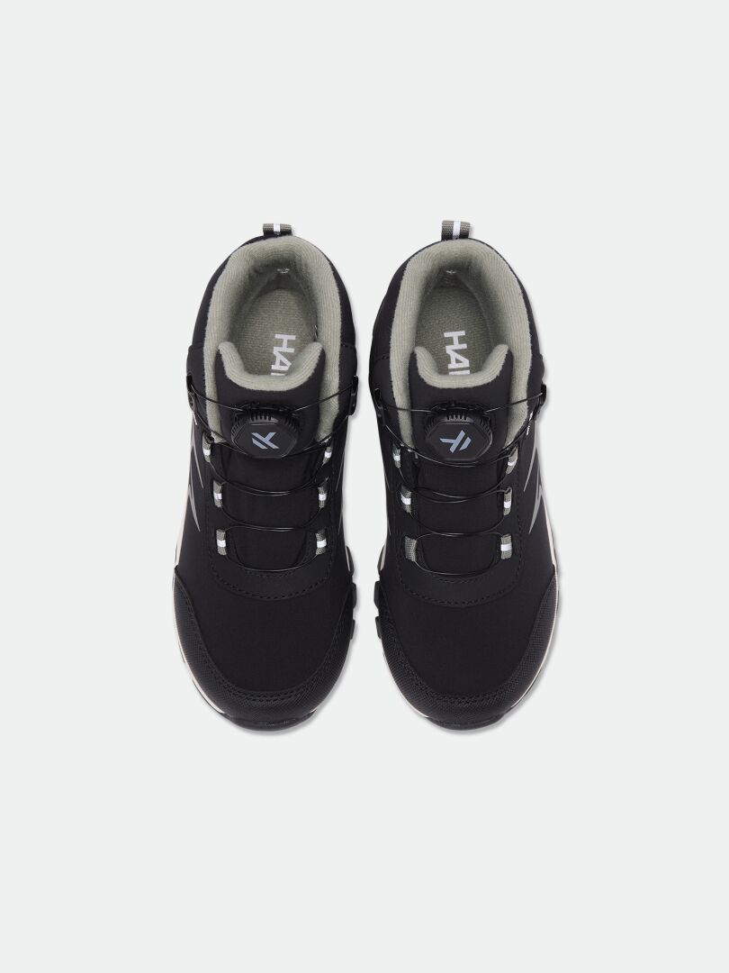 Draufsicht auf schwarze Halti Tribe Dada DX Outdoor-Schuhe für Kinder mit Schnürsystem mit Drehknöpfen und grauem Futter.