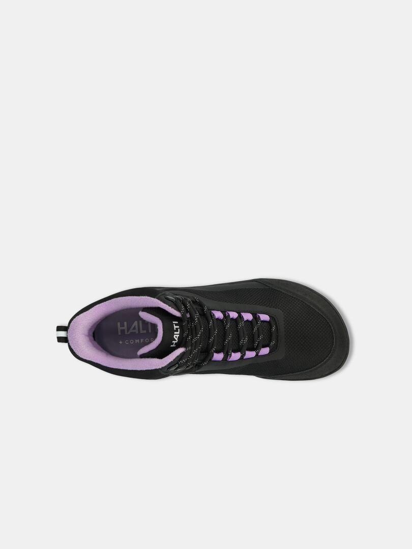 Draufsicht auf den Halti Tuntuma Mid DX Barfußschuh für Damen in Schwarz mit violetten Details und schwarzen Schnürsenkeln auf weißem Hintergrund.