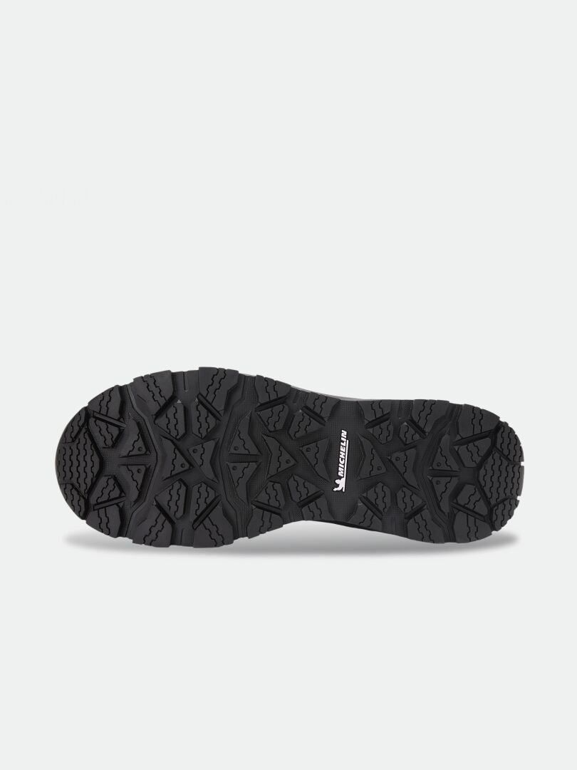 Schwarze Tunturi Mid DX IC Winterschuhe (Unisex) mit einer Sohle mit tiefem, robustem Michelin Ice Grip-Profil.