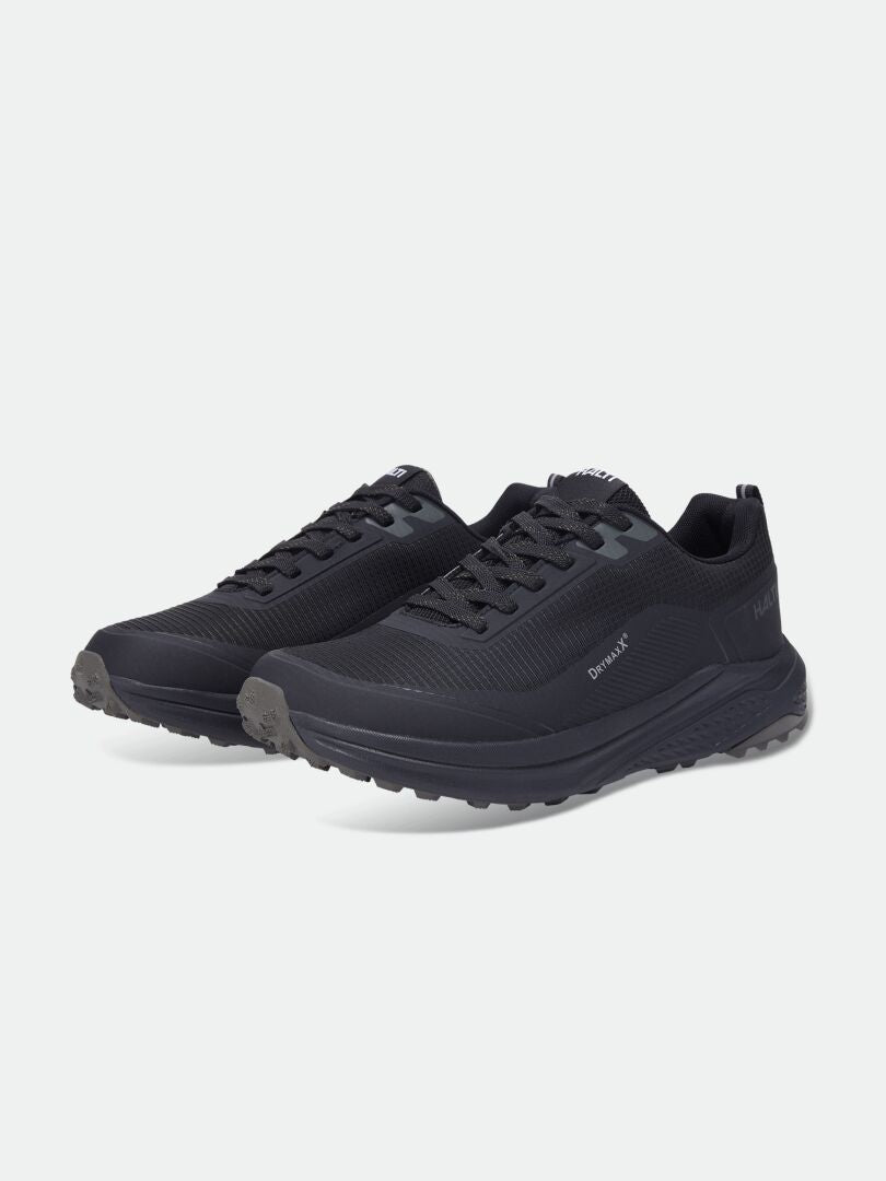 Halti Asento DX Outdoor-Schuhe für Herren in Schwarz, Zero-Drop-Modell mit strukturierter Sohle, hier aus einem leichten Frontwinkel abgebildet.
