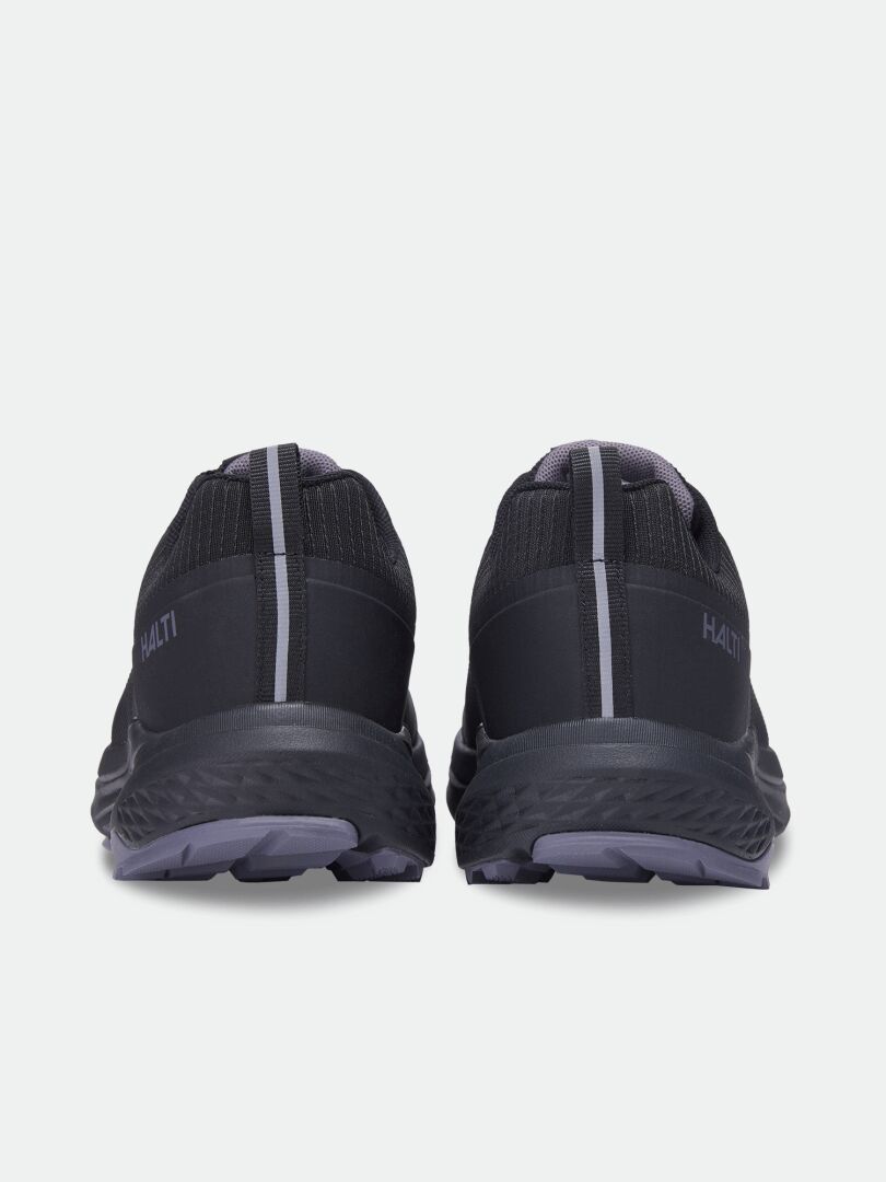 Halti Asento DX Outdoor-Schuhe für Damen in Schwarz mit grauen Sohlen, von hinten auf weißem Hintergrund abgebildet.