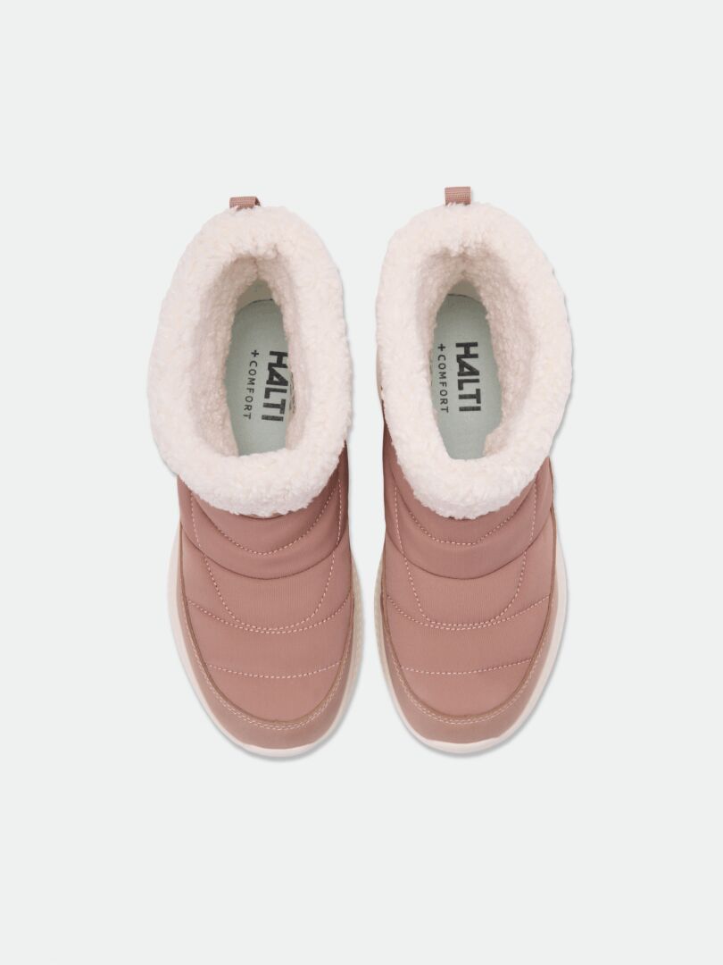 Draufsicht auf die staubrosa Halti Rest Winterschuhe Damen – an Hausschuhe angelehnte Stiefeletten mit weißem Kunstfellfutter.