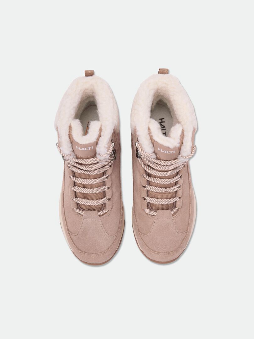 Draufsicht auf die Halti Doris DX Winterstiefel für Damen aus taupefarbenem Veloursleder mit cremefarbenem Fleecefutter auf weißem Hintergrund.
