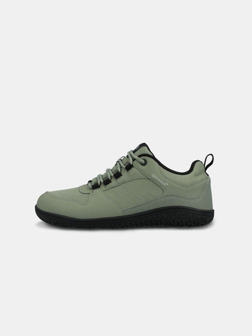 Der Halti Tuntuma DX Barfußschuh für Damen in Grün mit schwarzen Schnürsenkeln, Besatz und Sohle, hier in der Seitenansicht auf weißem Hintergrund abgebildet.