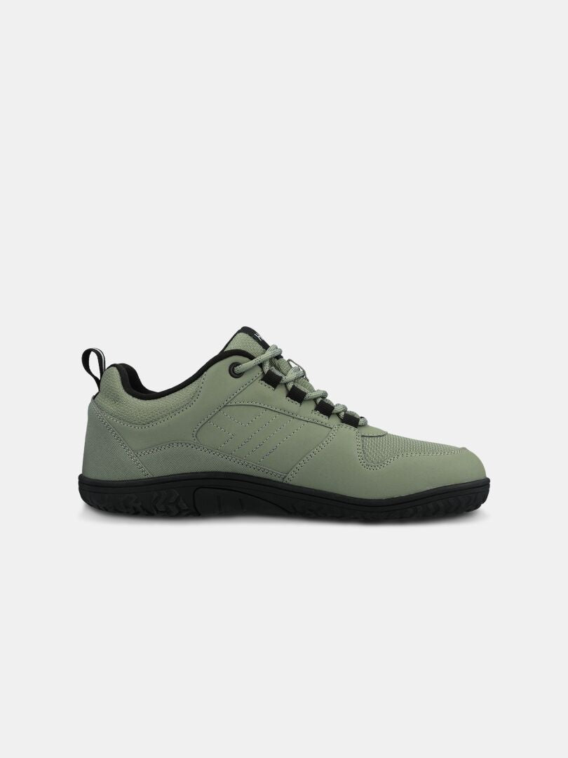 Halti Tuntuma DX Damen-Barfußschuh in Hellgrün mit schwarzer Sohle, schwarzen Akzenten und schwarzen Schnürsenkeln, hier im Seitenprofil abgebildet.