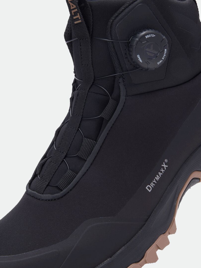 Nahaufnahme des Halti Fara Mid 3 DX Freelock Outdoor-Schuhs mit DRYMAXX-Logo und GripmaxX Trail-Gummisohle.