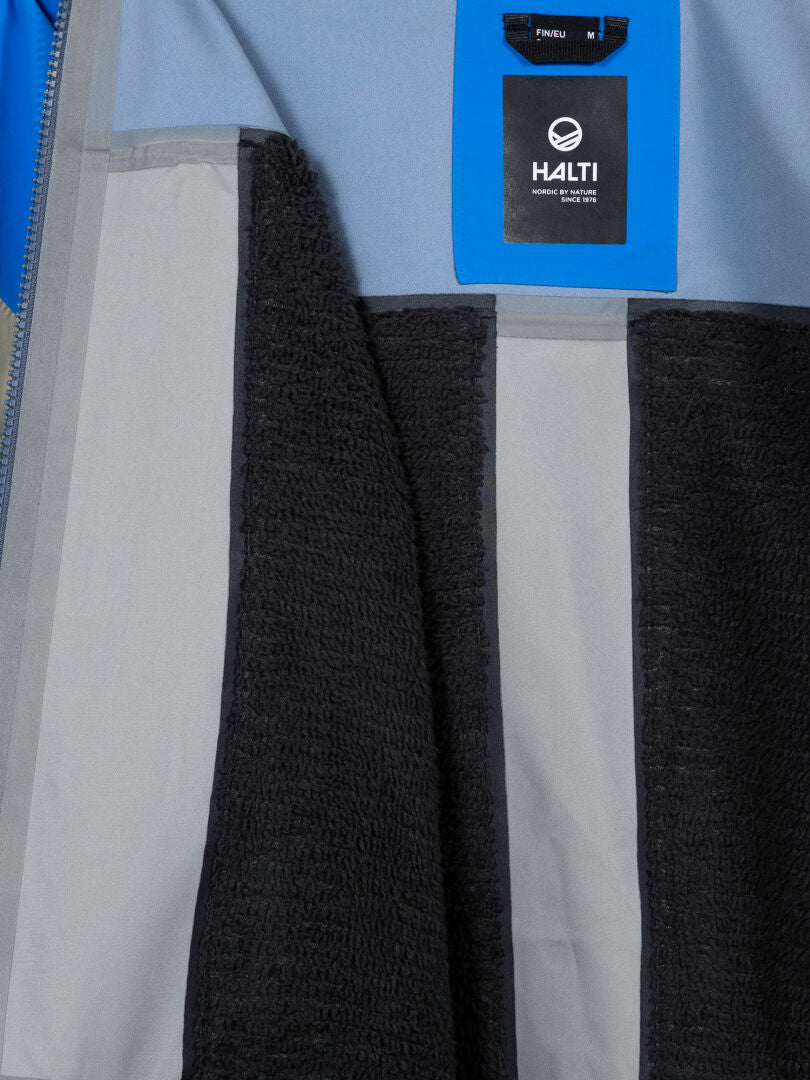 Nahaufnahme der Halti Rizle Unisex 3L DX Skijacke, mit blauem Etikett und schwarzem Primaloft Thermo-Fleece Futter.