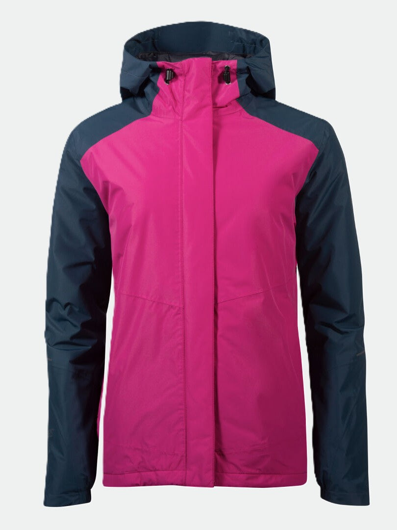 Die Halti Fort Damen Warm Regenjacke in Pink/Navy mit Kapuze ist wasserdicht und für Outdoor geeignet.