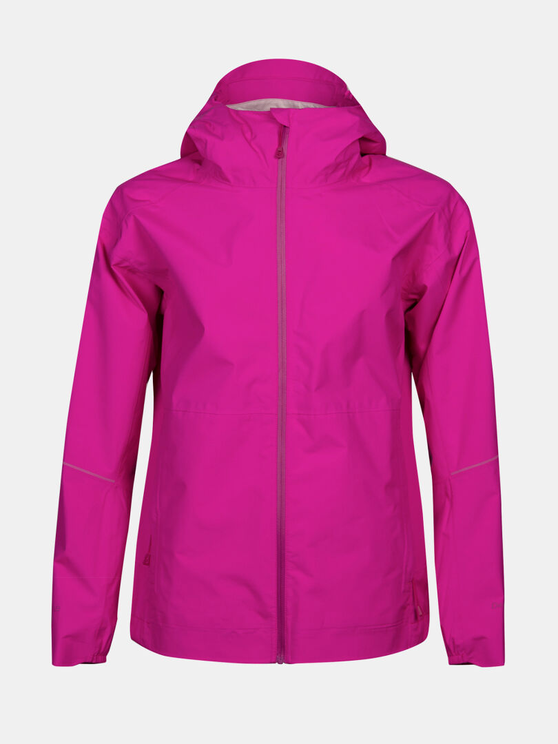 Die Halti Pisarat 2,5L DX Regenjacke Damen ist eine leuchtend pinke Regenjacke mit Kapuze, Reißverschluss und Taschen.