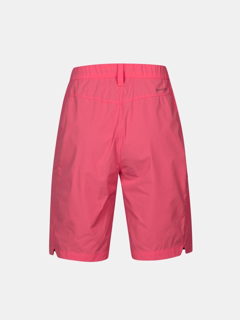Rückansicht der rosa Halti Pallas Cool Shorts Damen mit elastischem Bund, ideale schnelltrocknende Shorts für Outdoor-Aktivitäten.