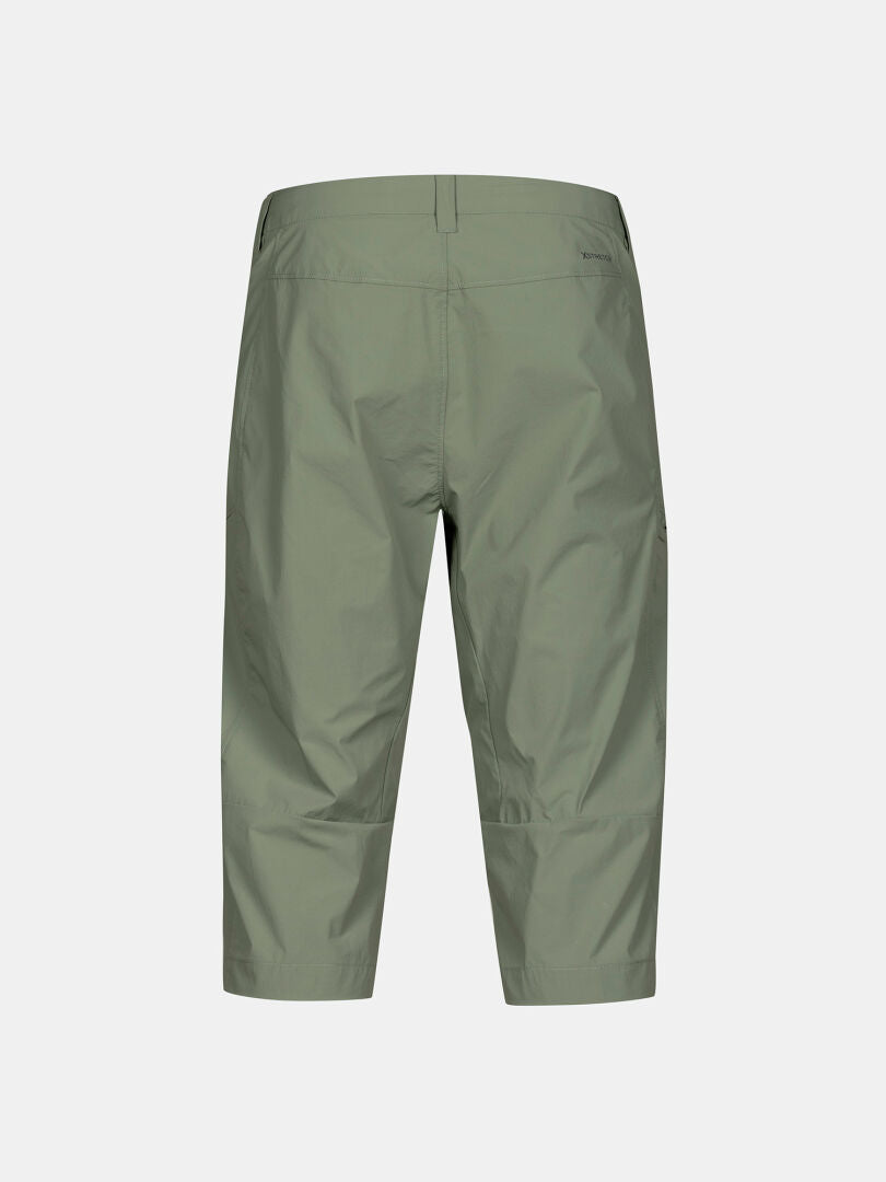 Die Halti Pallas Cool X-Stretch Caprihose Herren in Salbeigrün von hinten auf schlichtem weißem Hintergrund.