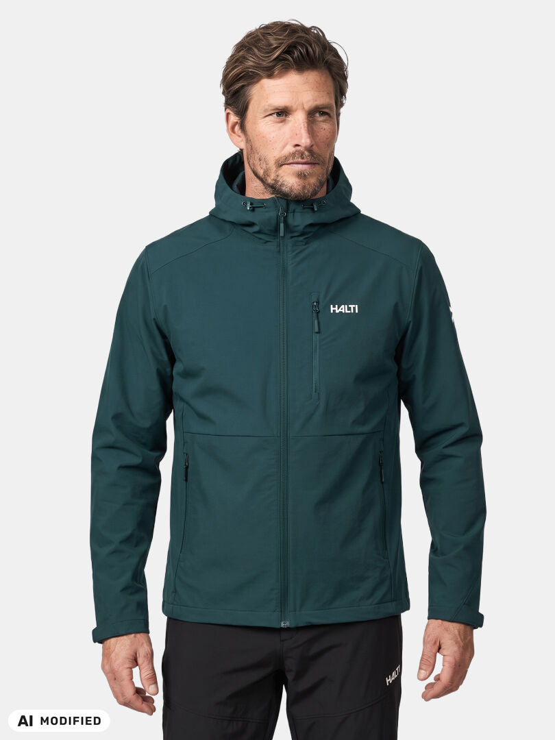 Ein Mann trägt eine türkisfarbene Halti Finholma X-Stretch-Jacke für Herren mit Reißverschlusstaschen, die sich ideal für Outdoor-Aktivitäten eignet.