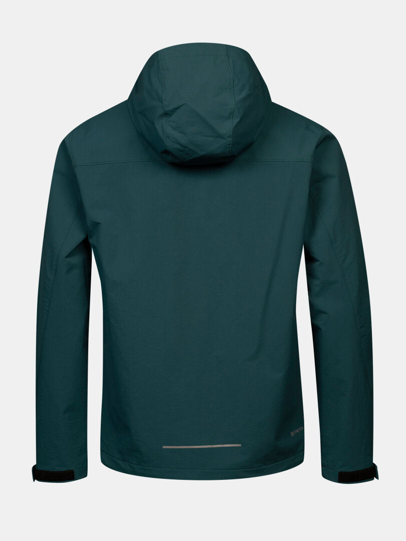 Die Halti Finholma X-Stretch-Jacke für Herren in Dunkelgrün mit Kapuze, von hinten vor weißem Hintergrund abgebildet.