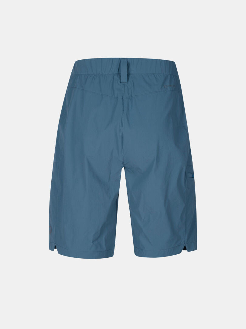Rückansicht der Halti Pallas Cool Shorts Damen Plus in Blau, mit elastischem Bund und UPF 90+ Quick-Dry-Stretchgewebe.