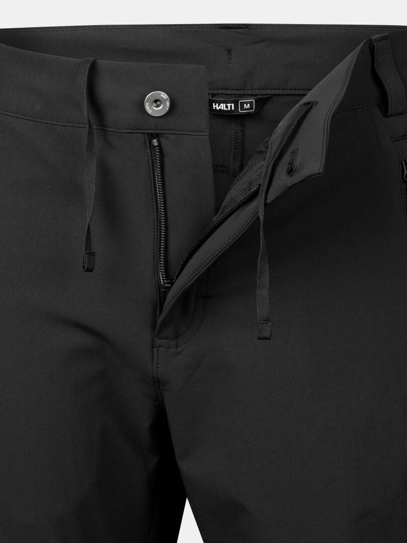 Nahaufnahme der Halti Pallas X-stretch Hose Damen Plus in schwarz mit Reißverschluss, Kordelzug-ideal für Outdoorhose Übergrößen Damen.
