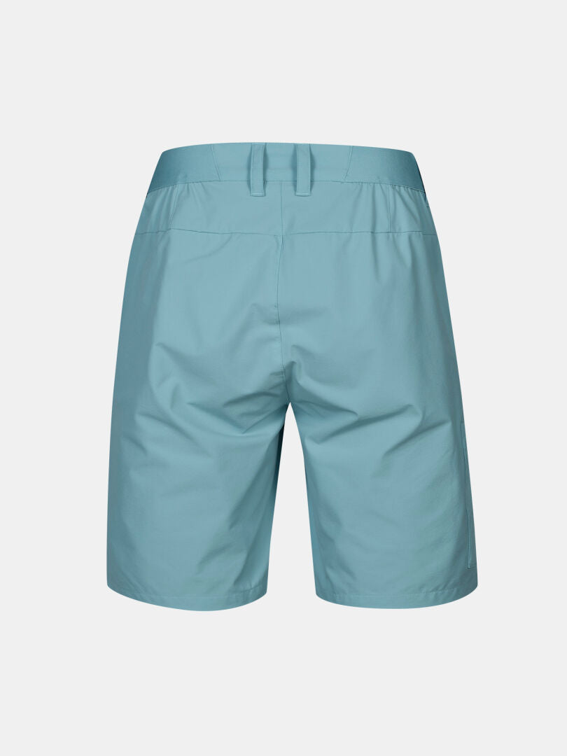 Rückenansicht der Halti Drive X-stretch Shorts Damen mit Gürtelschlaufen und elastischem Bund auf einfarbig weißem Hintergrund.