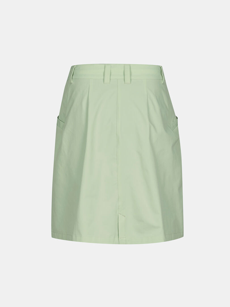 Hellgrüner Halti Drive X-Stretch Skort Damen, knielang mit Vordertaschen und Gürtelschlaufen, perfekt für Outdoor-Aktivitäten.