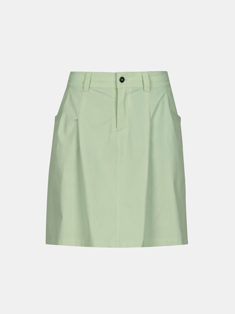 Hellgrüner Halti Drive X-Stretch Skort Damen, knielang mit Knopf vorne, Reißverschluss, Gürtelschlaufen und Seitentaschen – toll für draußen.