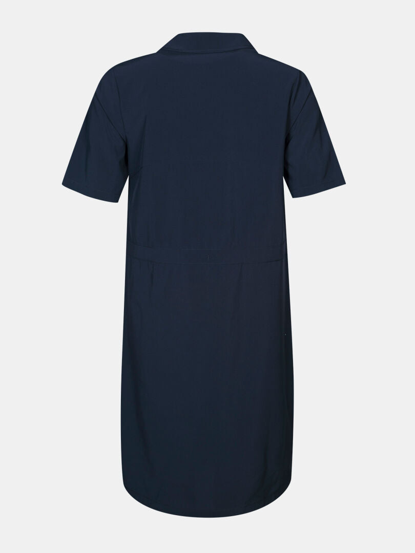 Rückenansicht von Halti Chipper II X-stretch Damenkleid in navy, knielang, Kragen, kurze Ärmel, schnelltrocknend.