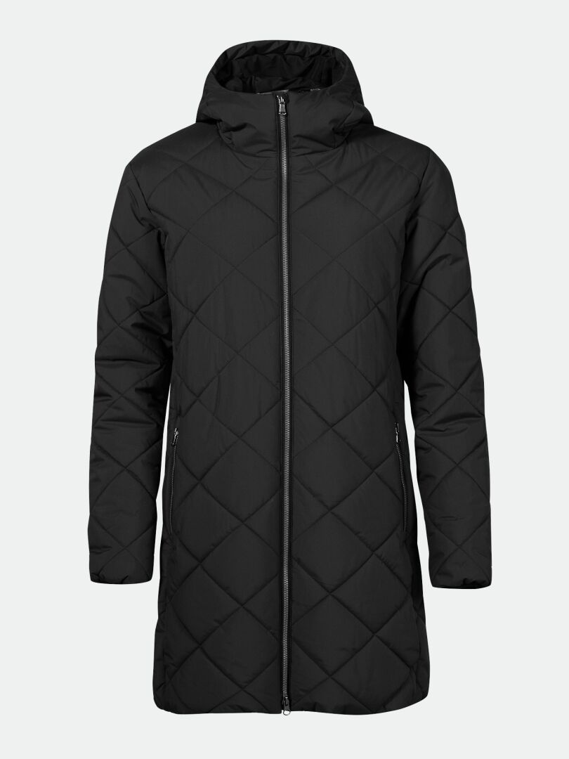 Der Halti Haapa Steppmantel Damen Plus ist ein langer schwarzer Mantel mit Kapuze, Frontreißverschluss und Seitentaschen.