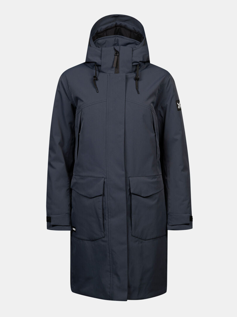 Halti Kallio DX Parka für Damen: dunkelblau, DrymaxX, mit Kapuze, Reißverschluss vorne, Taschen, verstellbare Ärmelbündchen; einfarbiger Hintergrund.