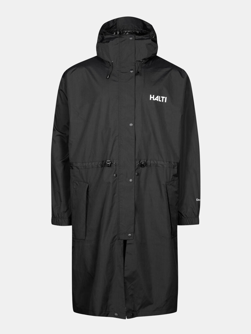 Die Halti Coach Jacke ist eine lange schwarze wasserdichte Regenjacke mit Kapuze, Knöpfen vorne, Taschen und weißem Halti Logo.
