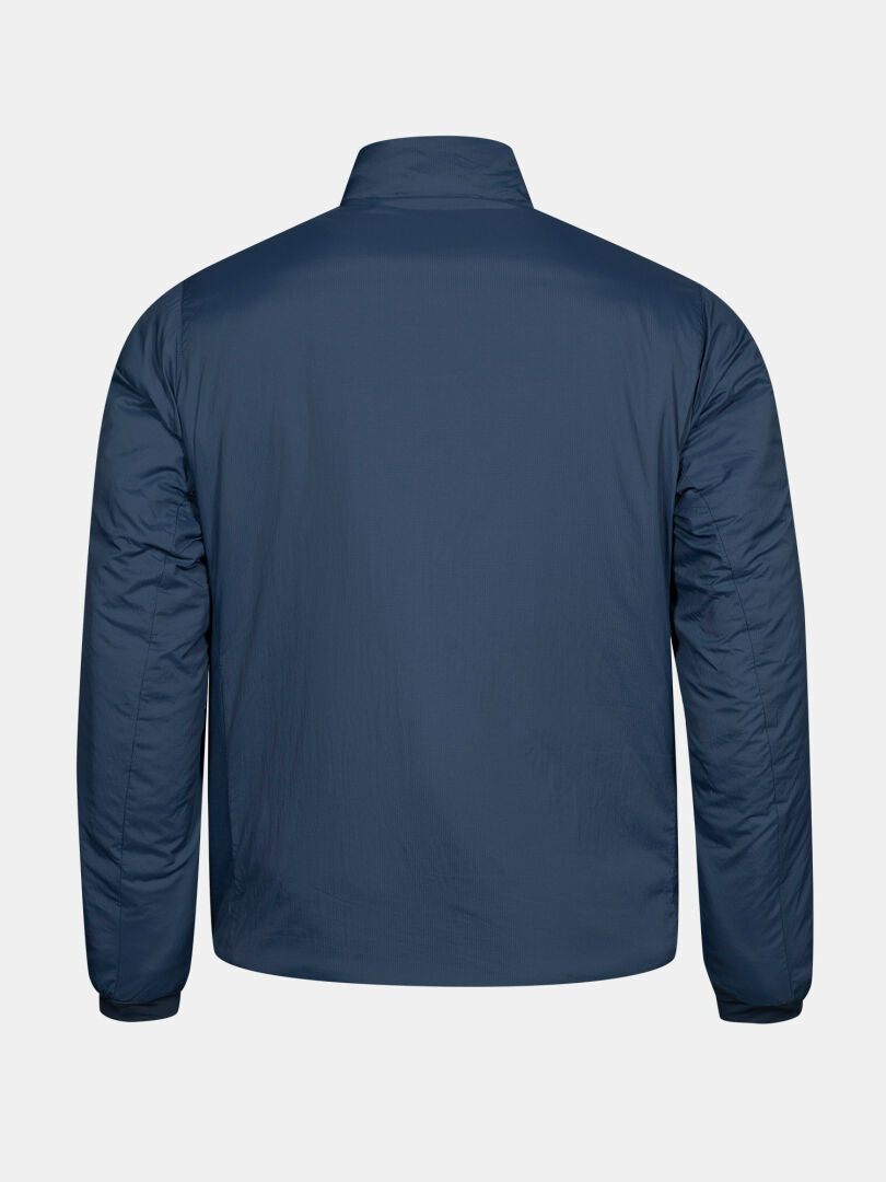 Die Halti Haave Insulation Primaloft Jacke Herren in navy, von hinten gesehen, mit langen Ärmeln und einem hohen Kragen.
