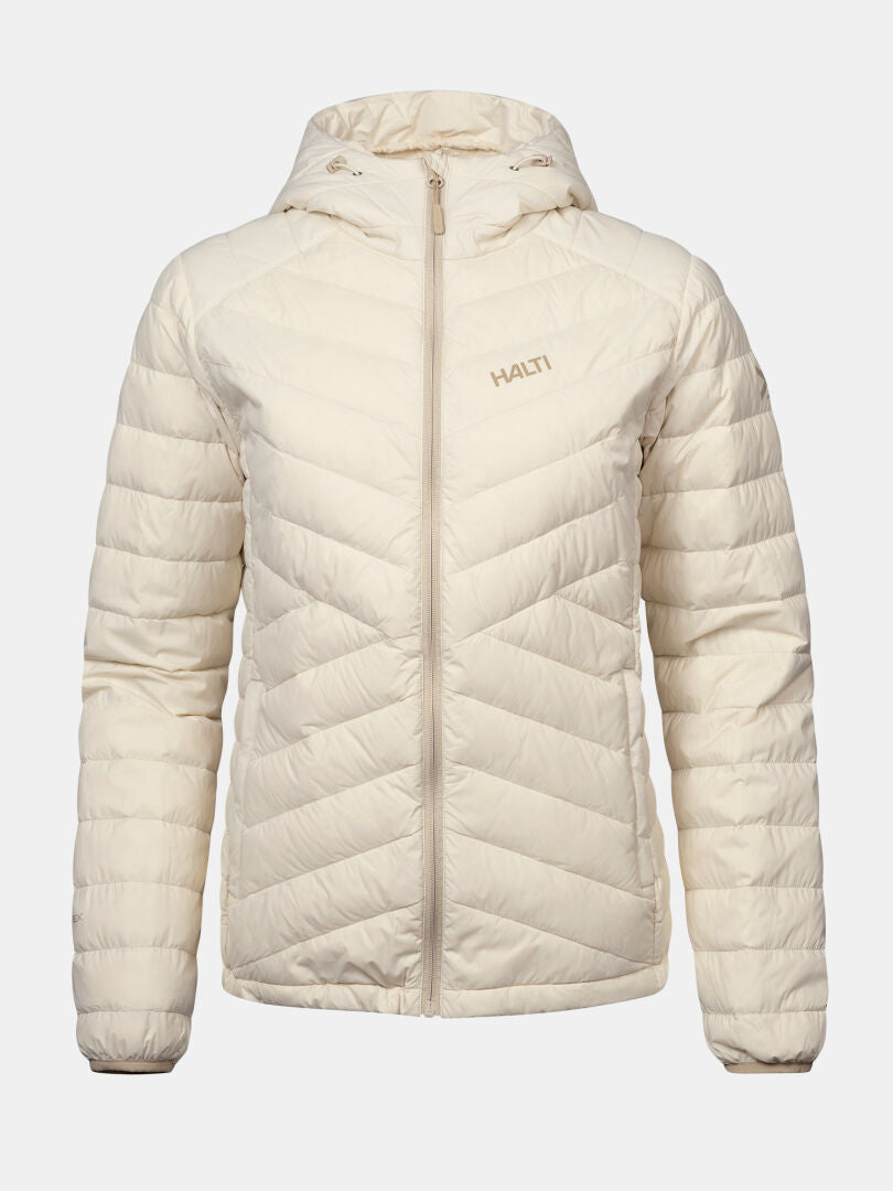 Huippu Untuvia Daunenjacke für Damen: Eine leichte, cremefarbene Daunenjacke mit Kapuze, Reißverschluss vorne und Chevron-Steppung.