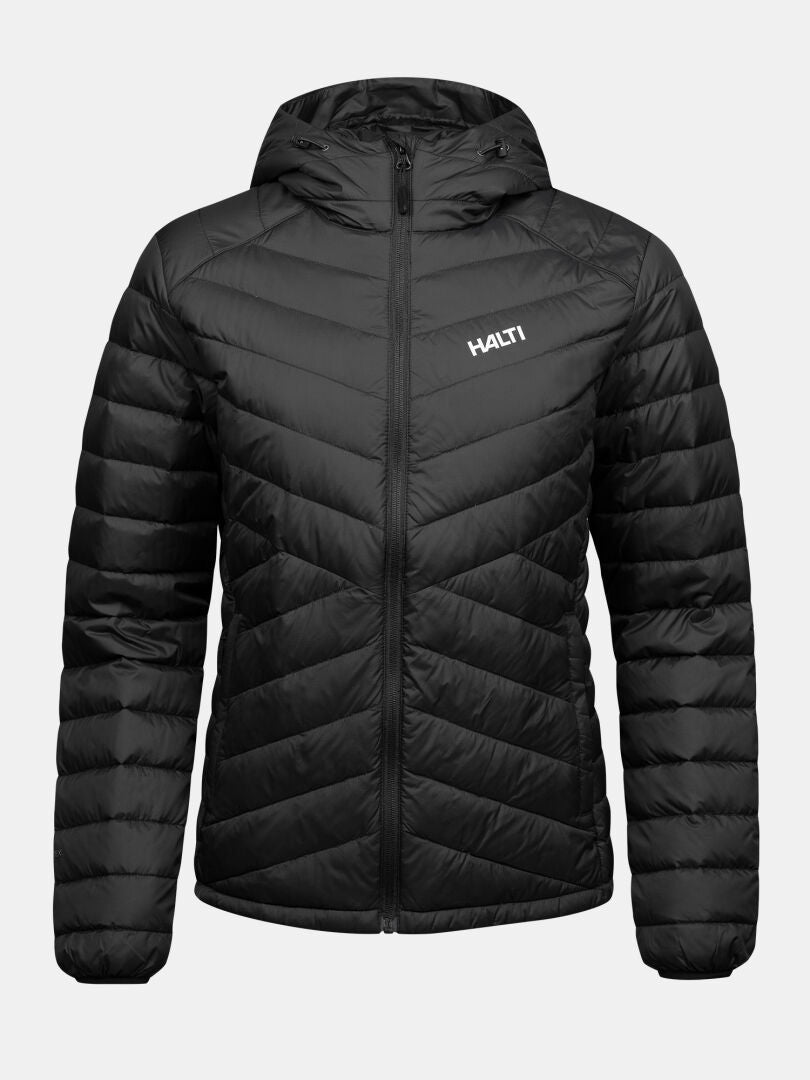 Halti Huippu Untuvia Daunenjacke Damen: schwarze Daunenjacke mit Kapuze, Frontreißverschluss und Steppung im Chevron-Muster.
