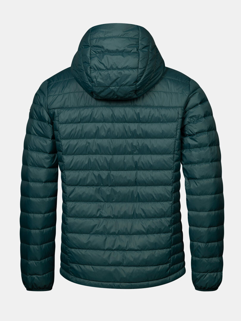 Rückansicht einer dunkelgrünen Halti Huippu Untuvia Daunenjacke Herren – einer gesteppten Daunenjacke mit Kapuze.