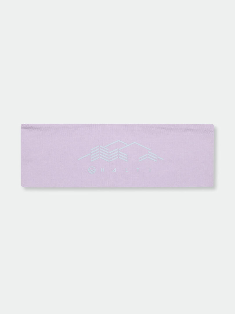 Ein flaches, hellviolettes Vehka-Stirnband von Halti im Outdoor-Stil mit minimalistischen Bergen und einem weißen HALTI-Logo.