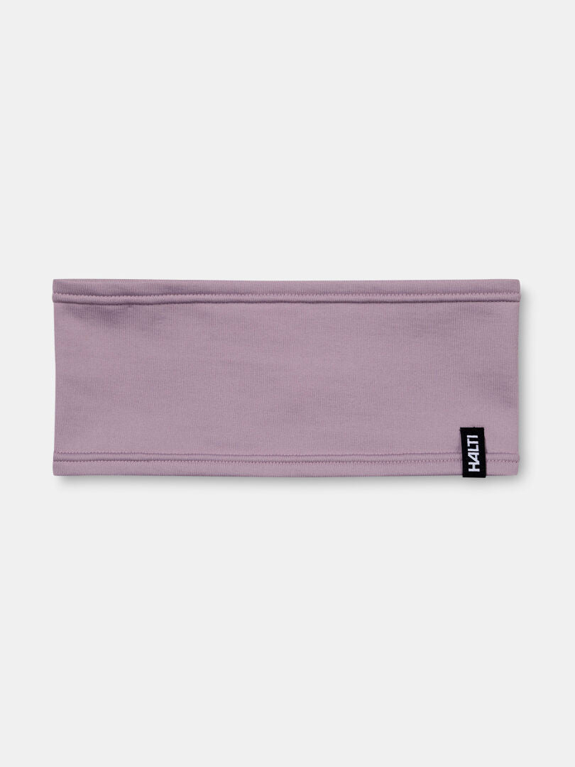 Das Loiva Band von Halti ist ein hellviolettes Stirnband aus recyceltem Polyester, mit einem HAZLIT-Tag unten rechts.