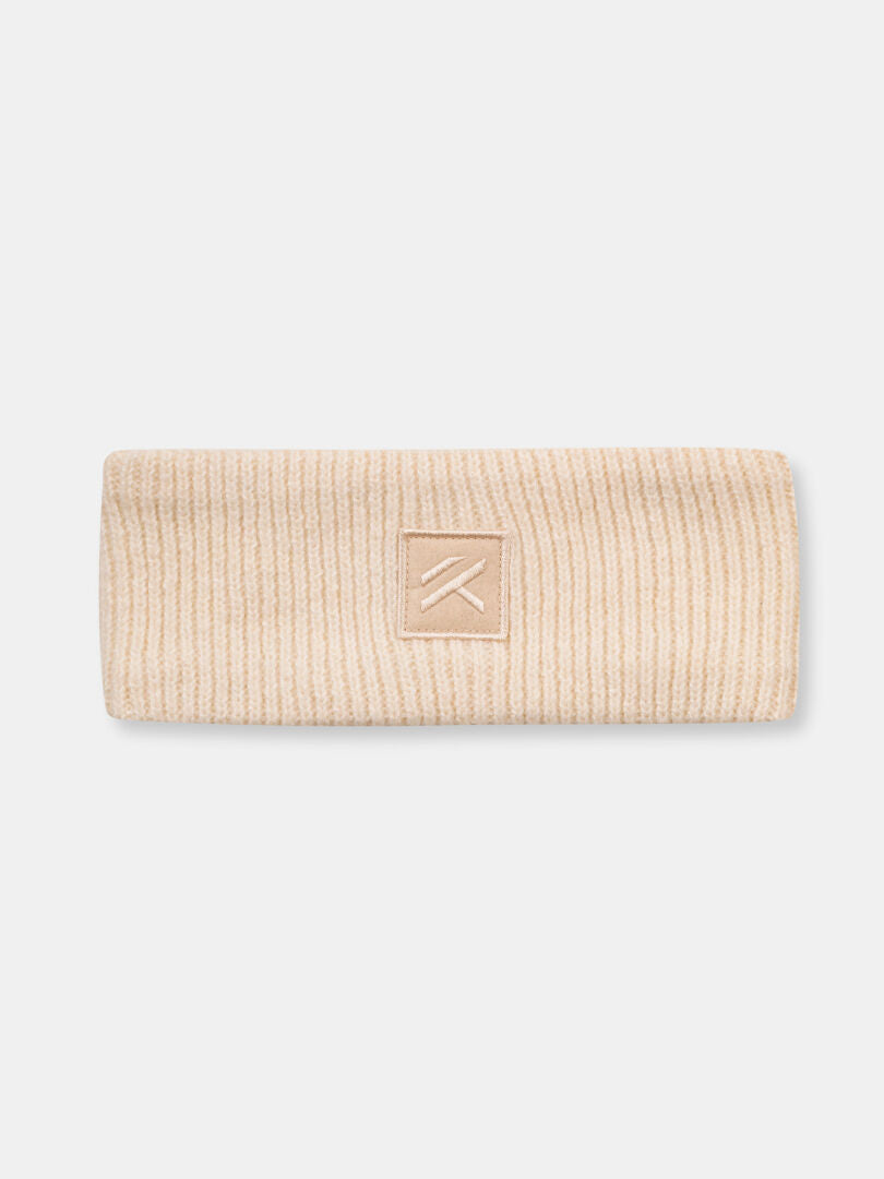 Beiges Huurre Band von Halti mit quadratischem Logo-Patch, präsentiert auf weißem Hintergrund.