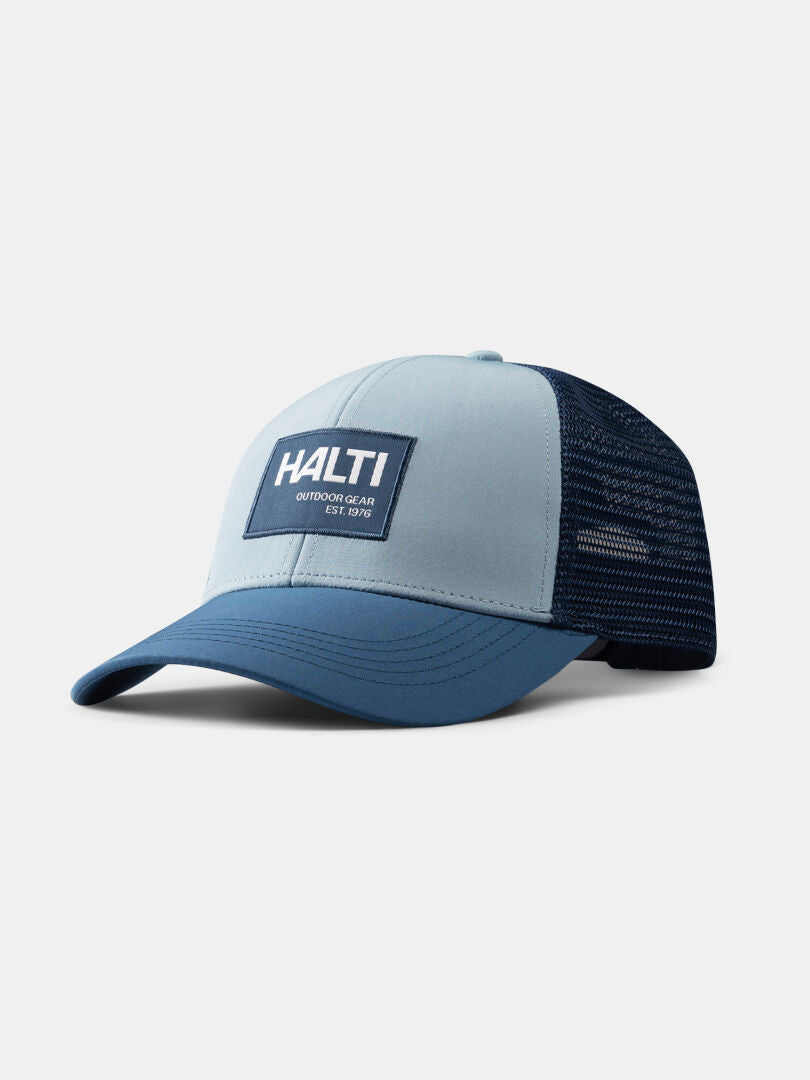 Hellblau/navy Halti Koskelo Trucker Cap aus recyceltem Polyester, Patch & verstellbarem Druckknopfverschluss.