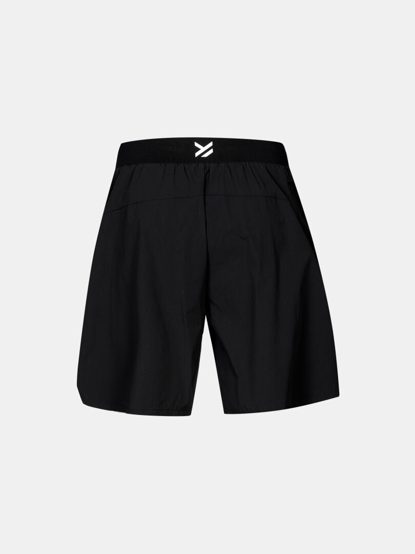 Halti Uurto Shorts Herren in schwarz, mit elastischem Bund, von hinten auf weißem Grund.