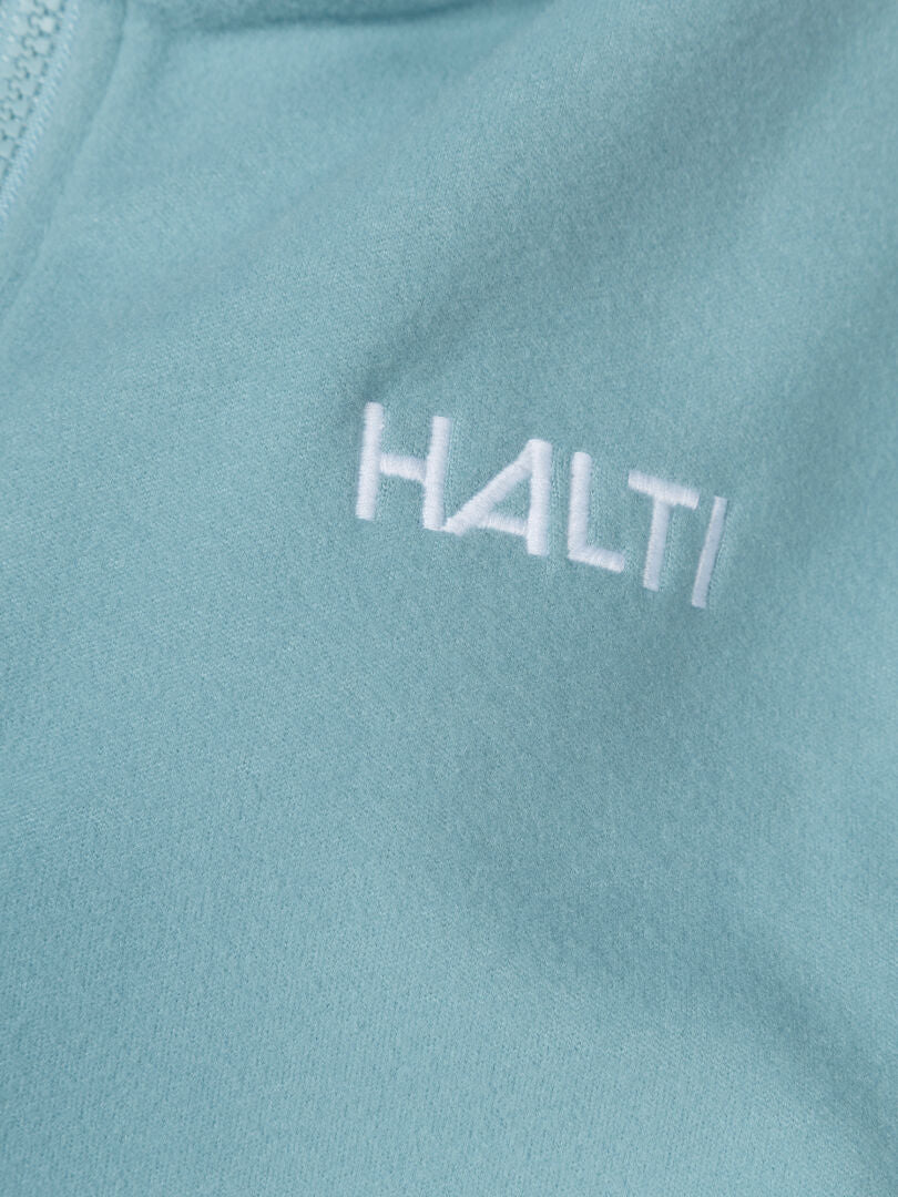 Nahaufnahme des recycelten Fleecestoffs der Halti Rockmoon Fleecejacke Damen Plus,
