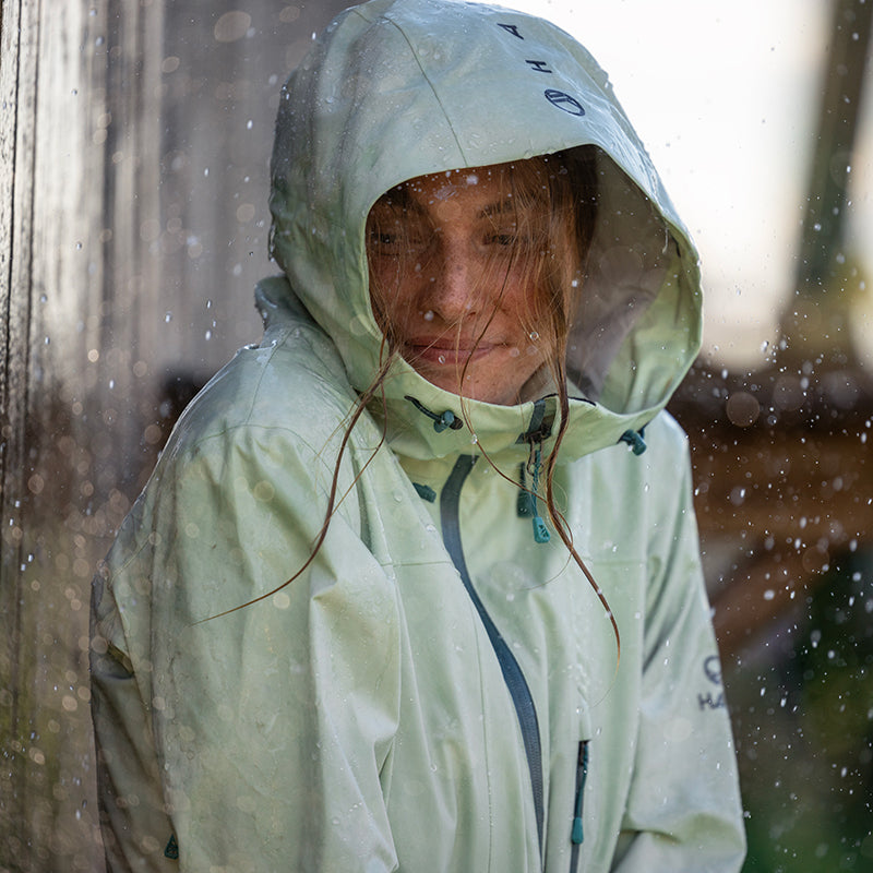 Halti Wind- und wasserdichte Shell-Bekleidung für Frauen.