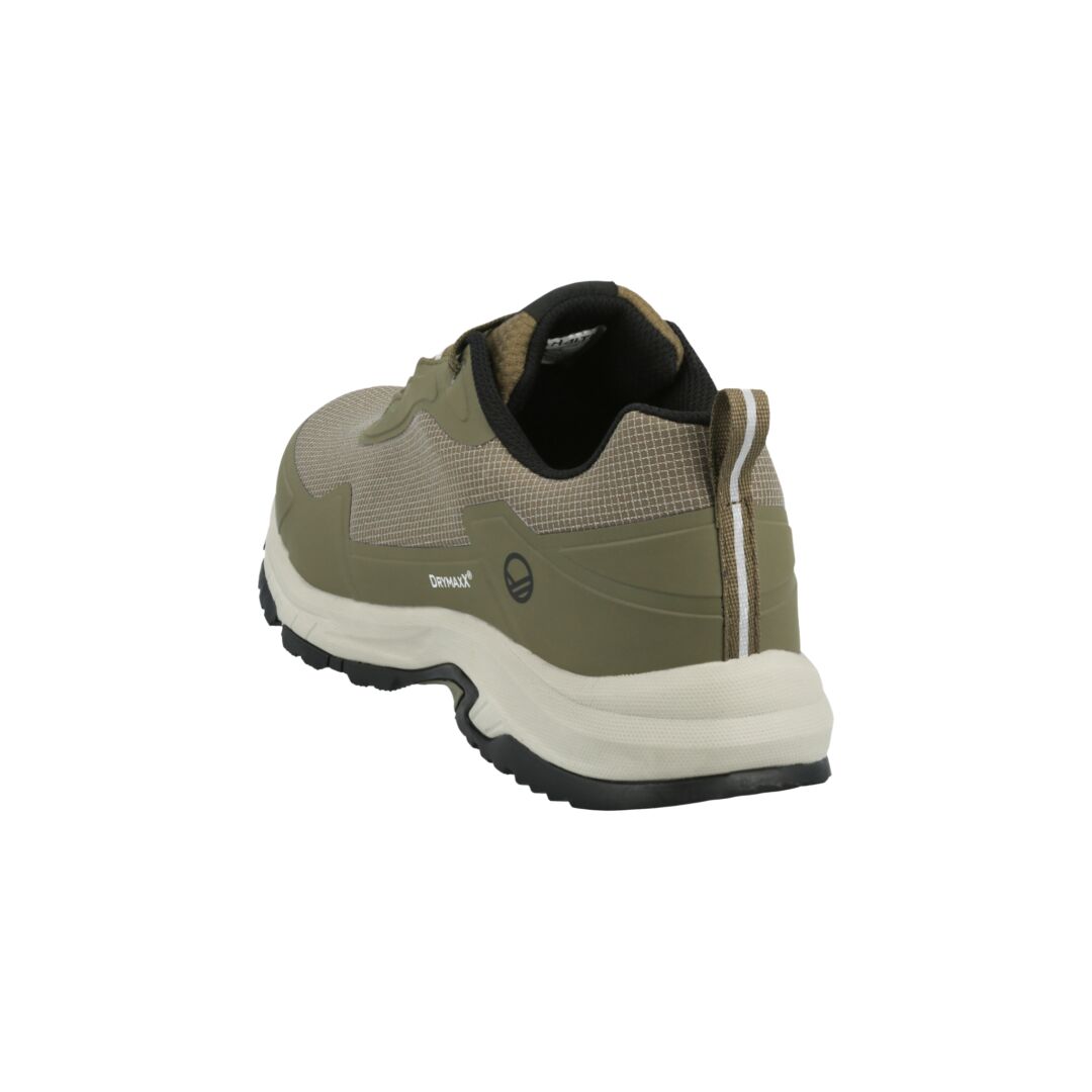 Der Halti Fara Herren Low 2 DrymaxX Sneaker in Grün und Beige mit GripmaxX-Sohle, von hinten auf Weiß abgebildet.
