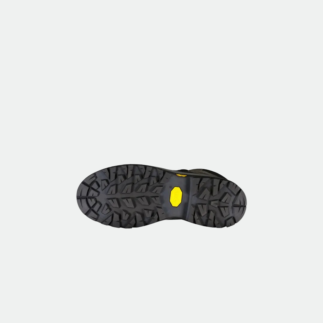 Der Halti Optima 2 DrymaxX Trekkingstiefel hat eine schwarze Vibram-Laufsohle mit tiefem Profil und einem gelben sechseckigen Logo.