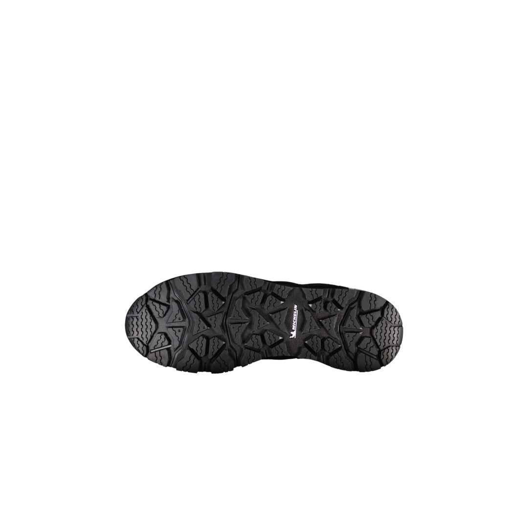 Sohle der Halti Jura Low Damen Outdoor Schuhe, schwarz mit strukturiertem Profil, von unten nach oben auf weißem Hintergrund dargestellt.